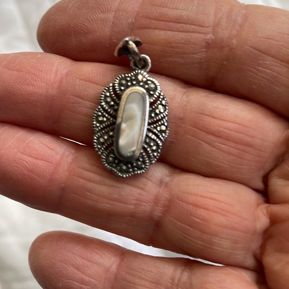 Silver & opal marcasite pendant - Picture 4 of 7